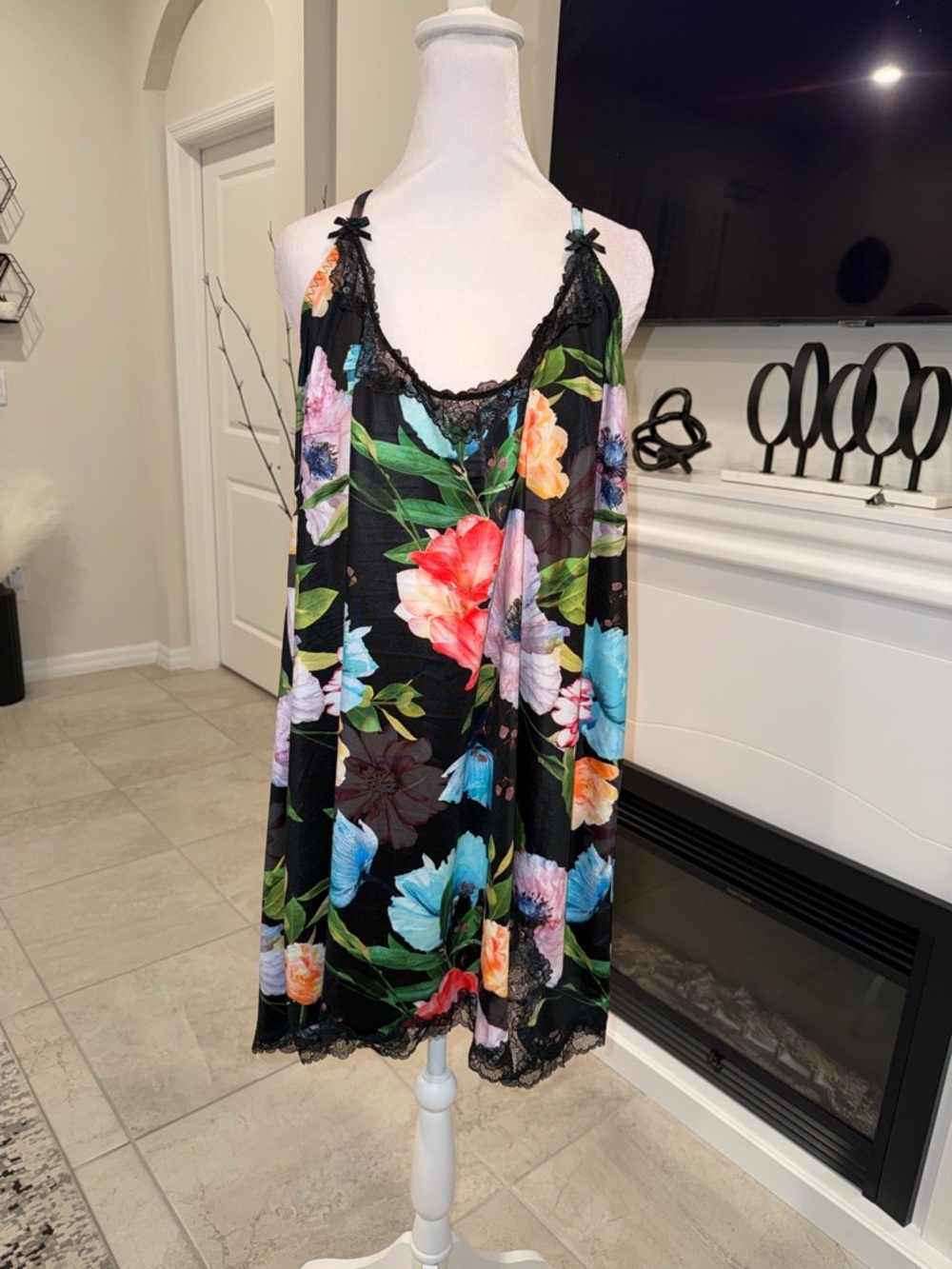 NWT Cacique Black-Trim Satin Chemise with Soft Pastel Sheen Size 18/20